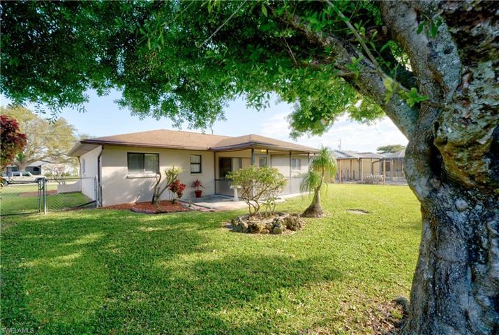 1032 NE Van Loon LN, CAPE CORAL FL 33909