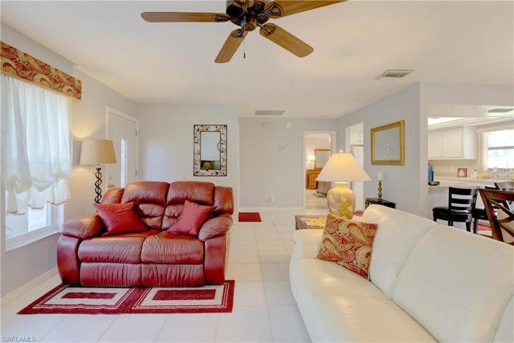 1032 NE Van Loon LN, CAPE CORAL FL 33909