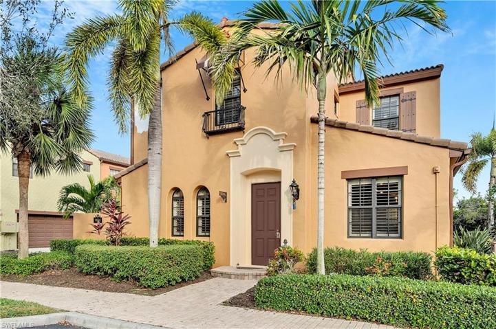 Ideally located Ole' Townhome.