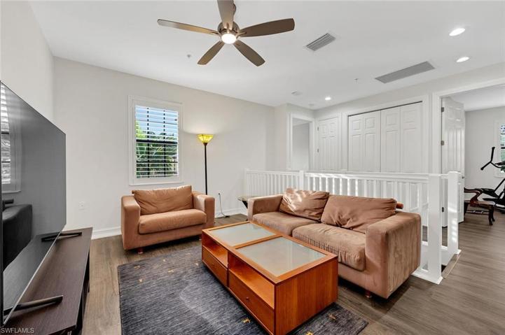 Den area on the 2nd floor