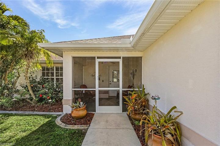 Screened entryway