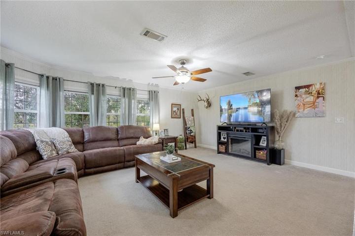5681  Pangola  RD, FORT MYERS, FL 33905