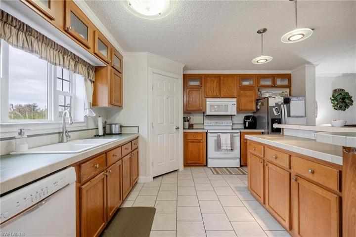 5681  Pangola  RD, FORT MYERS, FL 33905