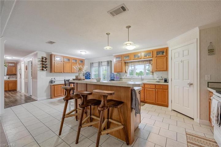 5681  Pangola  RD, FORT MYERS, FL 33905