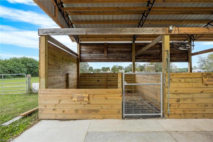 5681  Pangola  RD, FORT MYERS, FL 33905