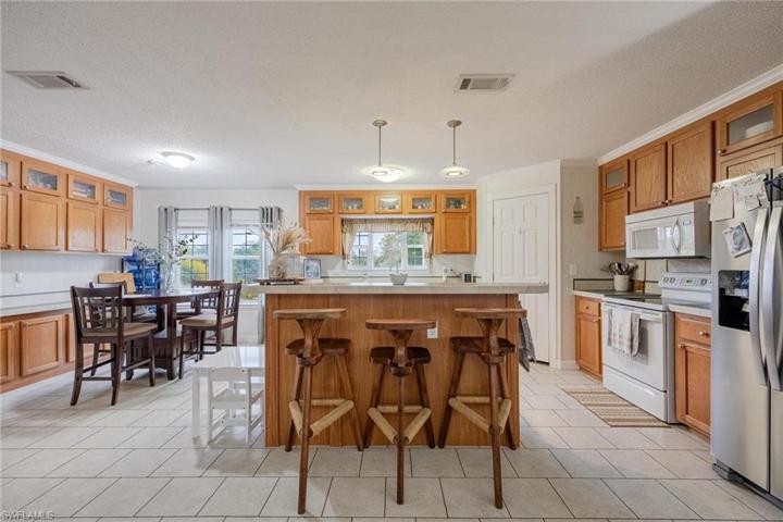 5681  Pangola  RD, FORT MYERS, FL 33905
