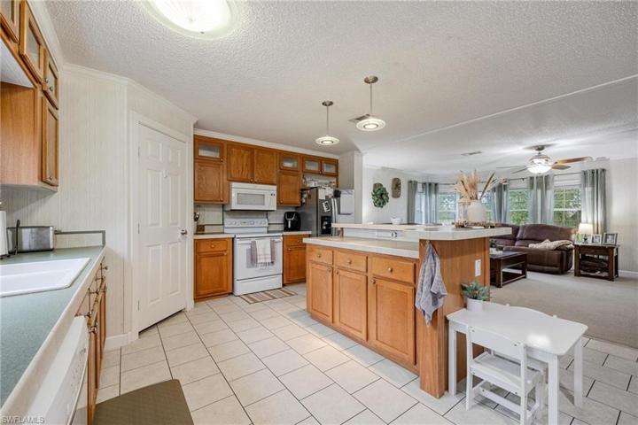 5681  Pangola  RD, FORT MYERS, FL 33905