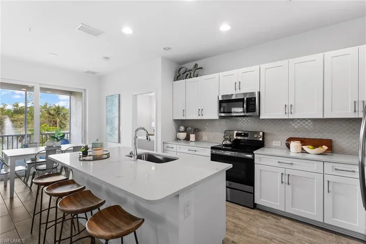 6966  Avalon  CIR, Naples, FL 34112