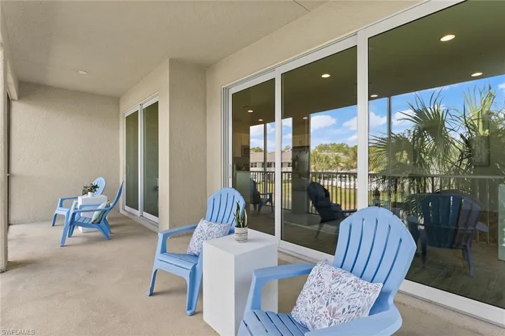 6966  Avalon  CIR, Naples, FL 34112