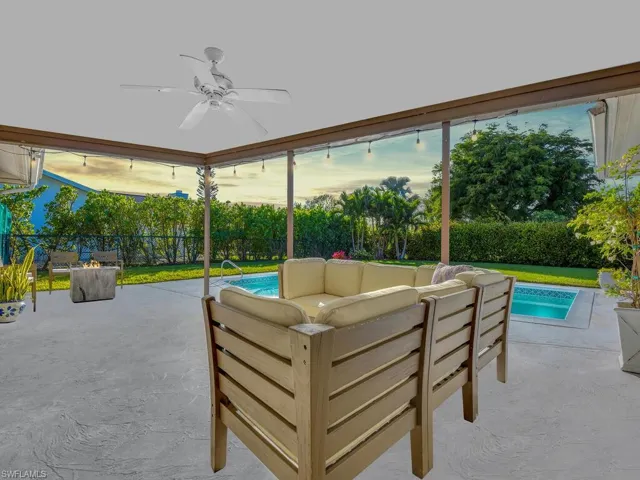 View of patio featuring an outdoor hangout area, a fenced in pool, and ceiling fan