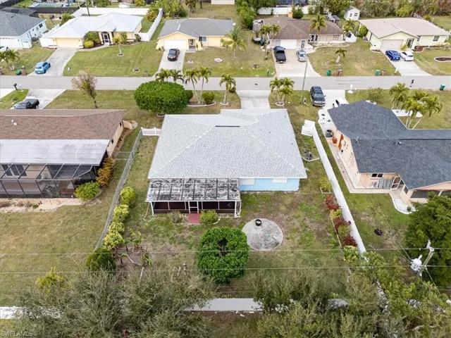Birds eye view of property