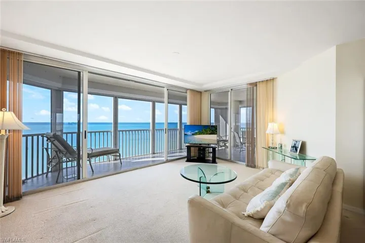 9577  Gulf Shore  DR, Naples, FL 34108
