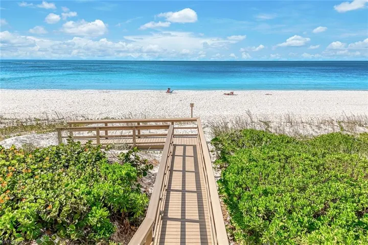 9577  Gulf Shore  DR, Naples, FL 34108