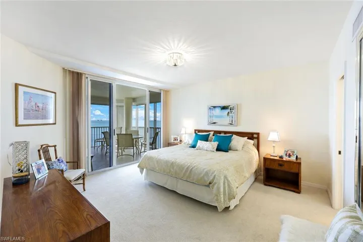 9577  Gulf Shore  DR, Naples, FL 34108