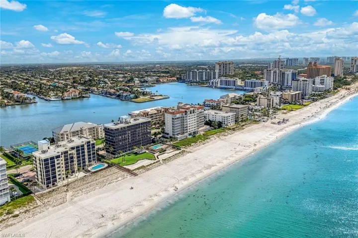 9577  Gulf Shore  DR, Naples, FL 34108