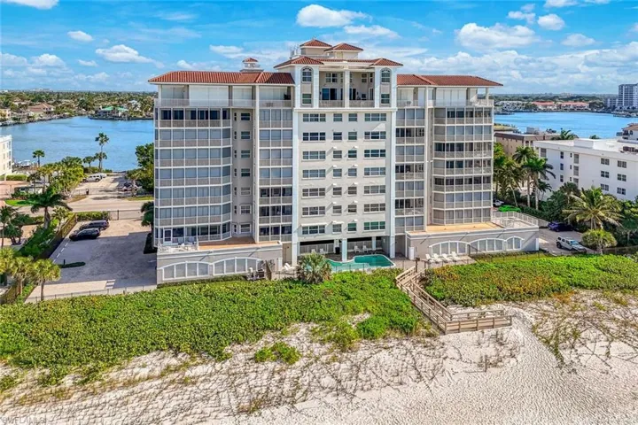9577  Gulf Shore  DR, Naples, FL 34108