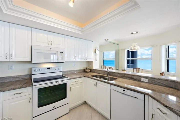 9577  Gulf Shore  DR, Naples, FL 34108