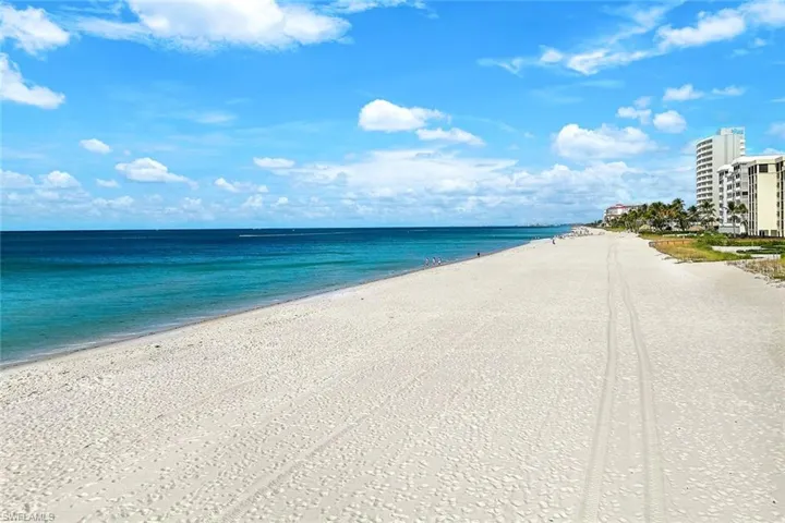 9577  Gulf Shore  DR, Naples, FL 34108