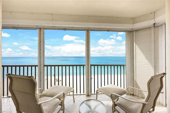 9577  Gulf Shore  DR, Naples, FL 34108