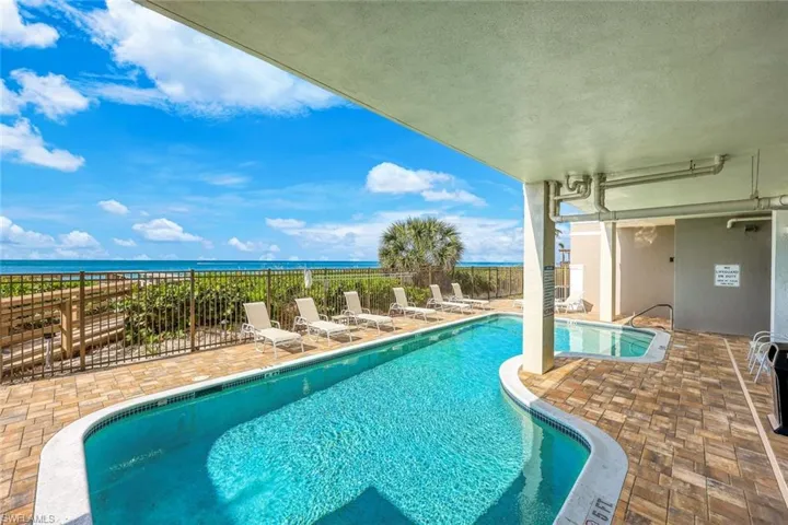 9577  Gulf Shore  DR, Naples, FL 34108