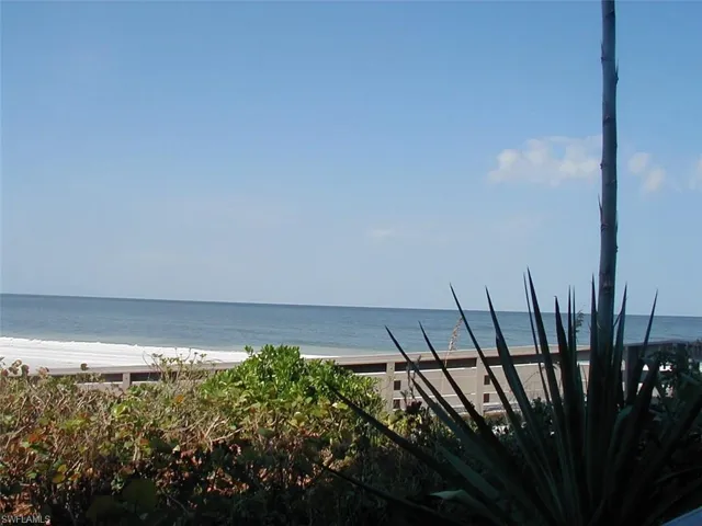 9577  Gulf Shore  DR, Naples, FL 34108