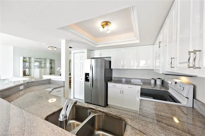 9577  Gulf Shore  DR, Naples, FL 34108
