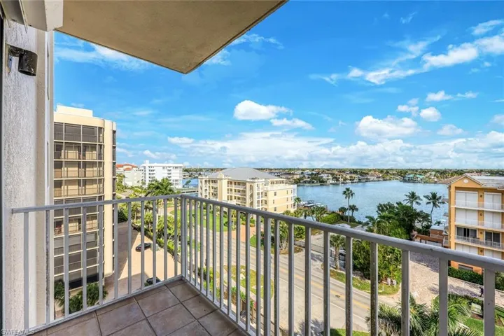 9577  Gulf Shore  DR, Naples, FL 34108