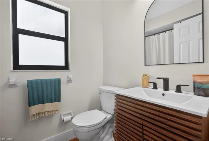 Primary bathroom with shower/tub