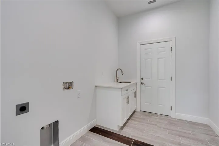 2101 Nw 8th Ter, Cape Coral, Florida 33993