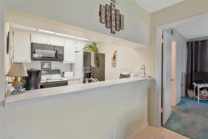 BREAKFAST BAR OR COUNTER SEATING