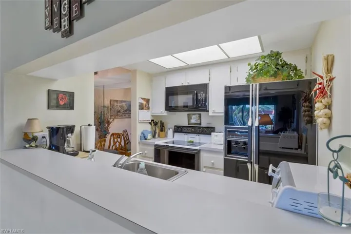 VERY EFFICIENT GALLEY KITCHEN