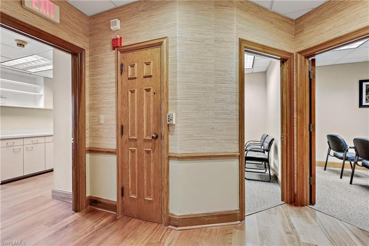 1040  Goodlette-Frank N RD, Naples, FL 34102