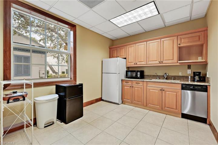 1040  Goodlette-Frank N RD, Naples, FL 34102