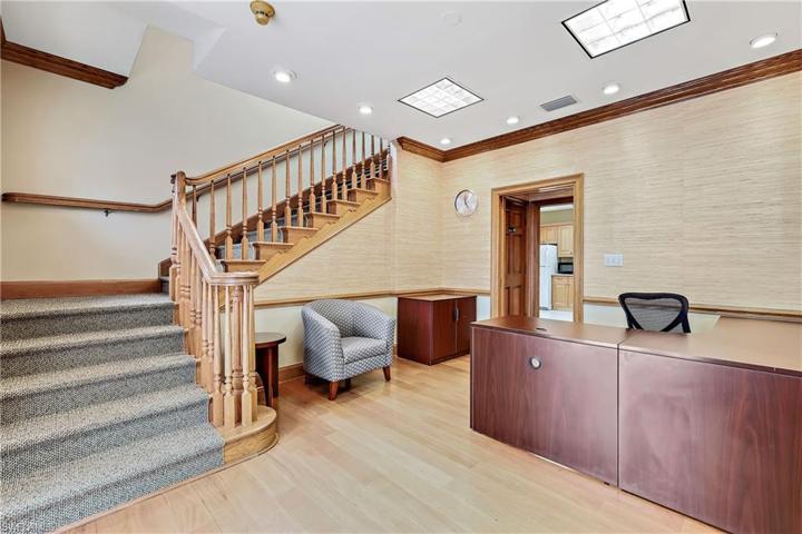 1040  Goodlette-Frank N RD, Naples, FL 34102
