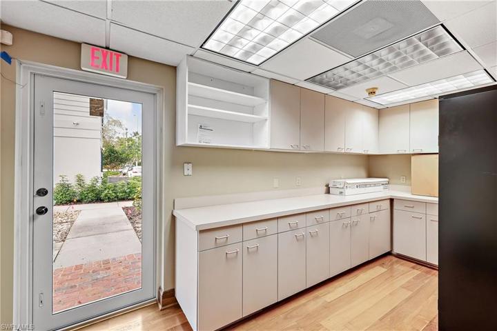 1040  Goodlette-Frank N RD, Naples, FL 34102
