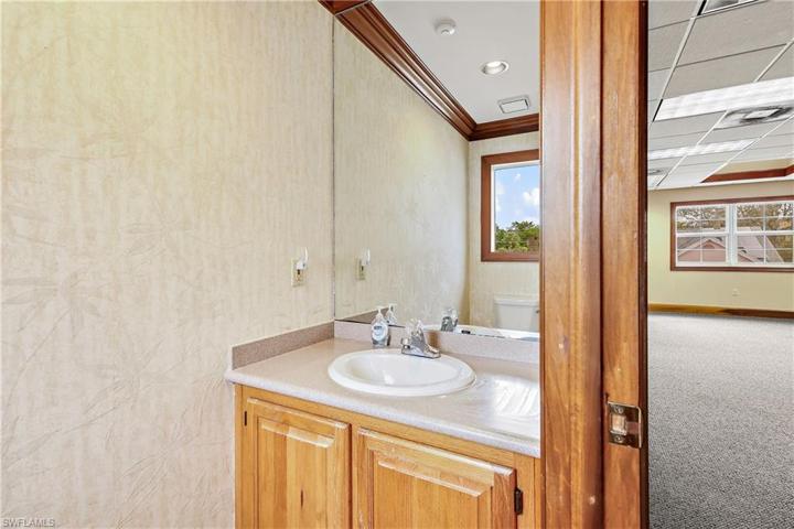 1040  Goodlette-Frank N RD, Naples, FL 34102