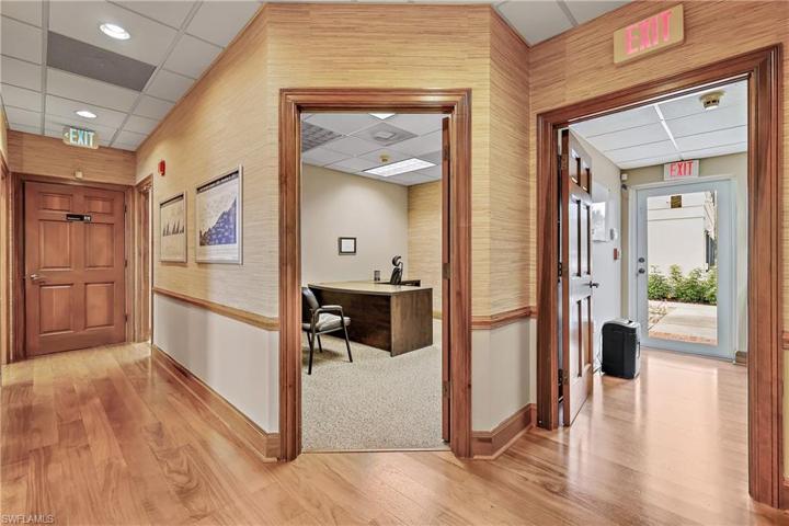 1040  Goodlette-Frank N RD, Naples, FL 34102