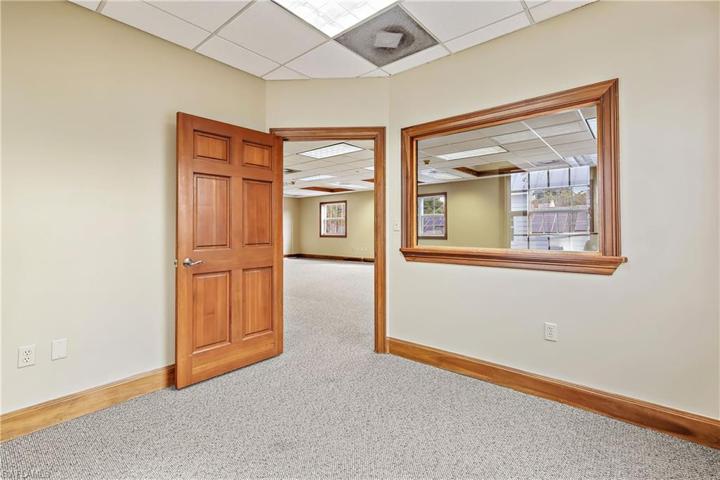 1040  Goodlette-Frank N RD, Naples, FL 34102