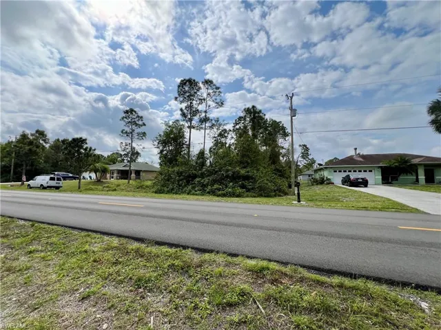 3911 Sunset RD, LEHIGH ACRES FL 33971