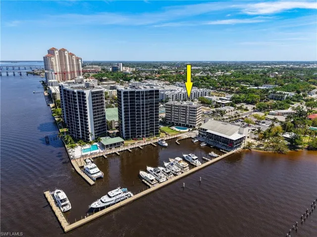 Bird's eye view featuring a water view and a city view