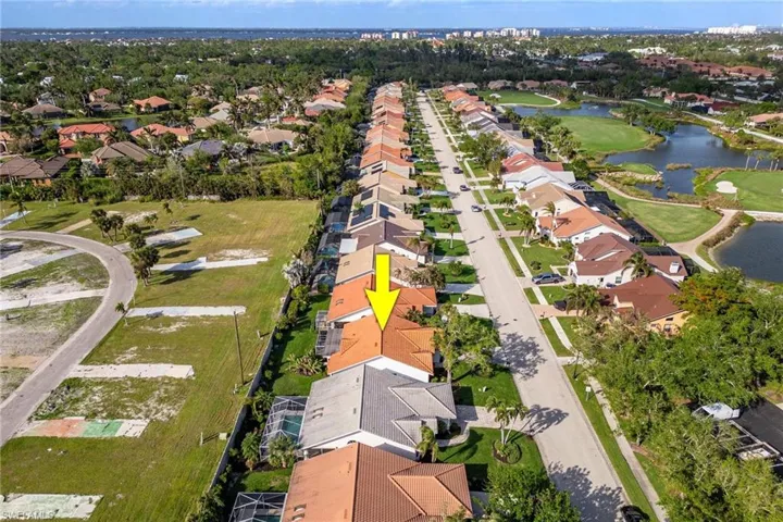 Bird's eye view featuring a residential view, golf course view, and a water view