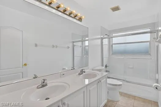 Guest bathroom on 2nd floor