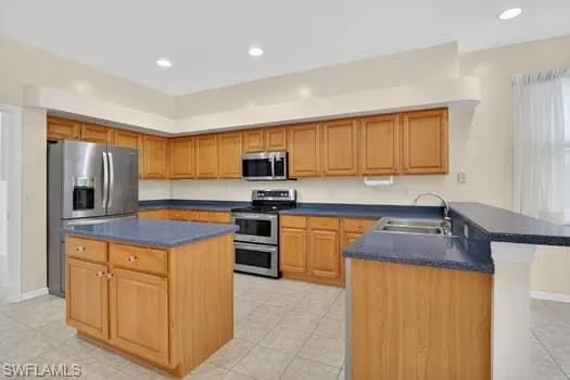 Upgraded stainless steel appliances and double oven