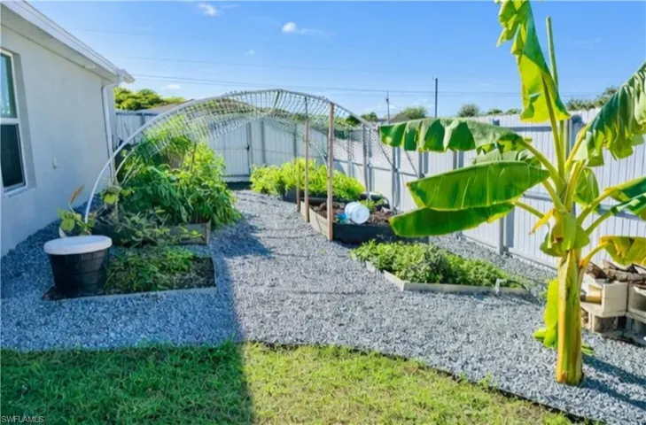 1427 18th Ter, Cape Coral, Florida 33993