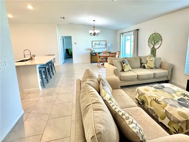 1427 18th Ter, Cape Coral, Florida 33993