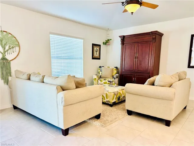 1427 18th Ter, Cape Coral, Florida 33993
