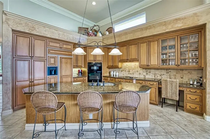 Breakfast bar and built in desk and plenty of cabinet space