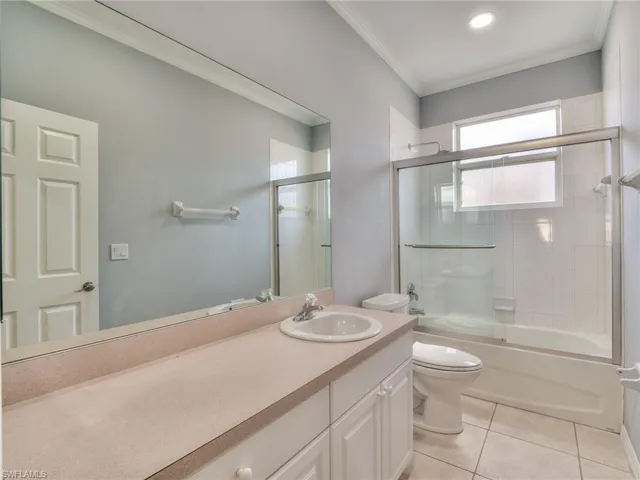 GUEST BATHROOM UPSTAIRS