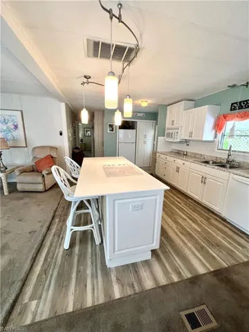 128  Gaslight  AVE, North Fort Myers, FL 33917