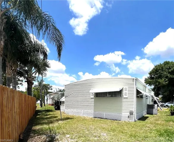 128  Gaslight  AVE, North Fort Myers, FL 33917